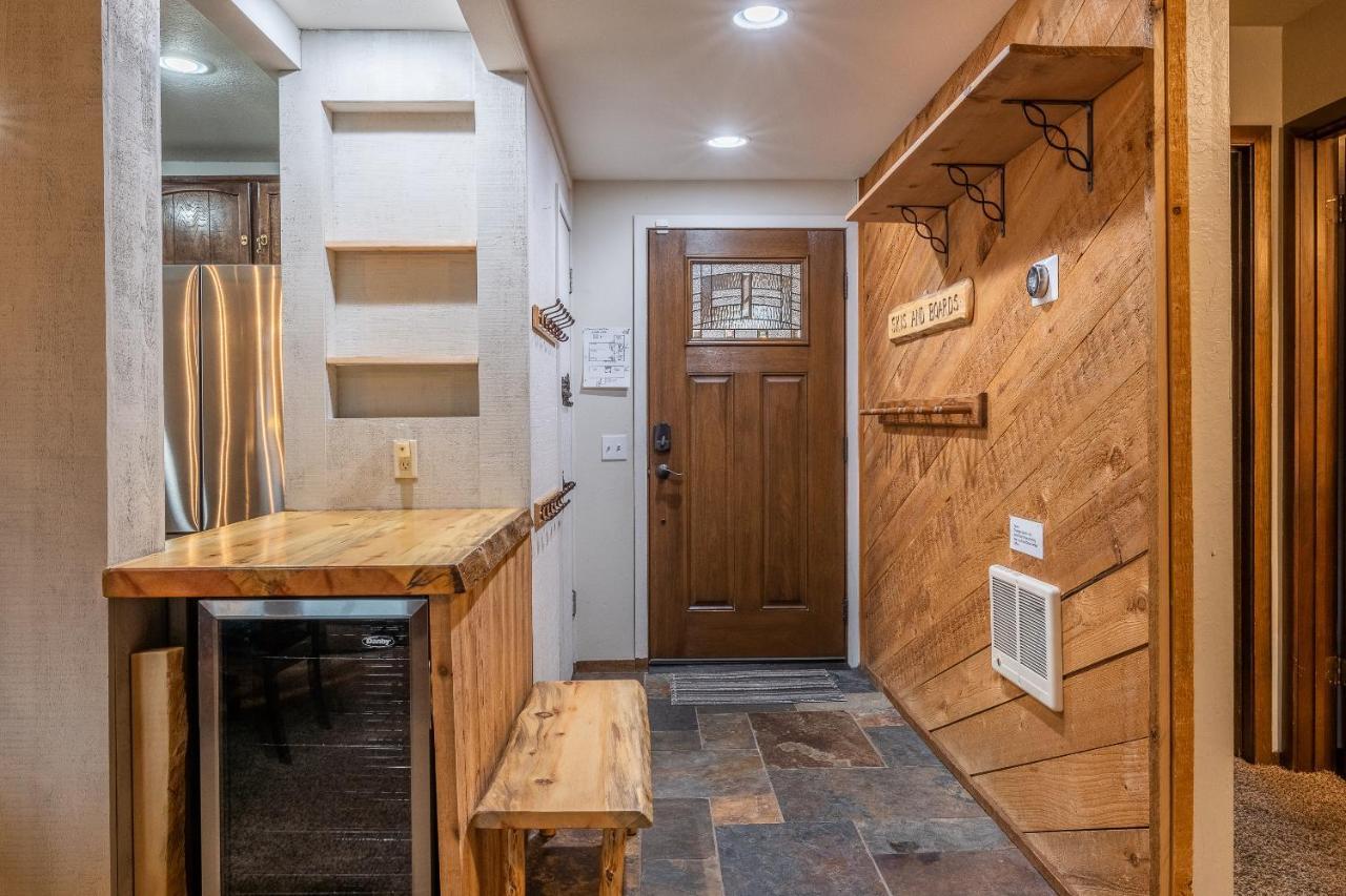 Mammoth Creek Townhome # 40 Updated 2 Bedrooms And Loft 2 And Half Bath Steps To Free Town Shuttle Stop Mammoth Lakes Exterior photo
